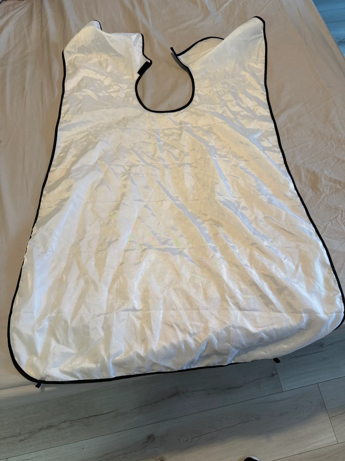 Apron for shaving